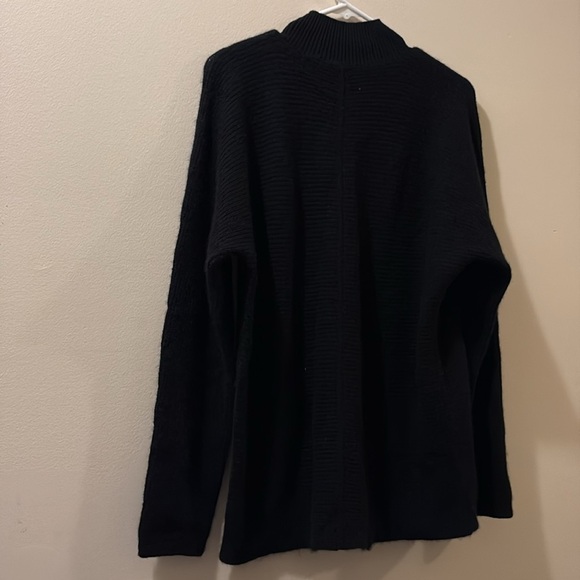 J. McLaughlin Black Turtleneck Sweater Classic Knit - 100% cashmere - Picture 5 of 5